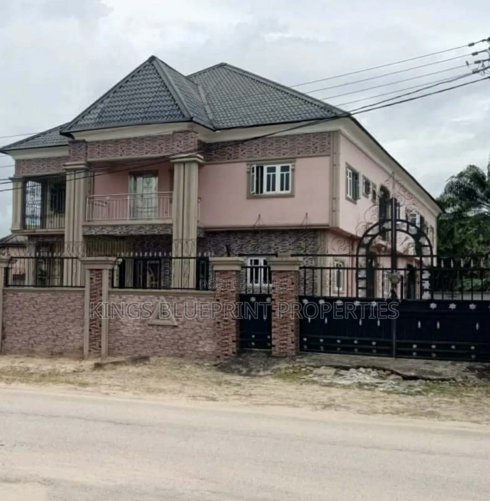 3bdrm Block of Flats in Dsc Township, Warri for sale