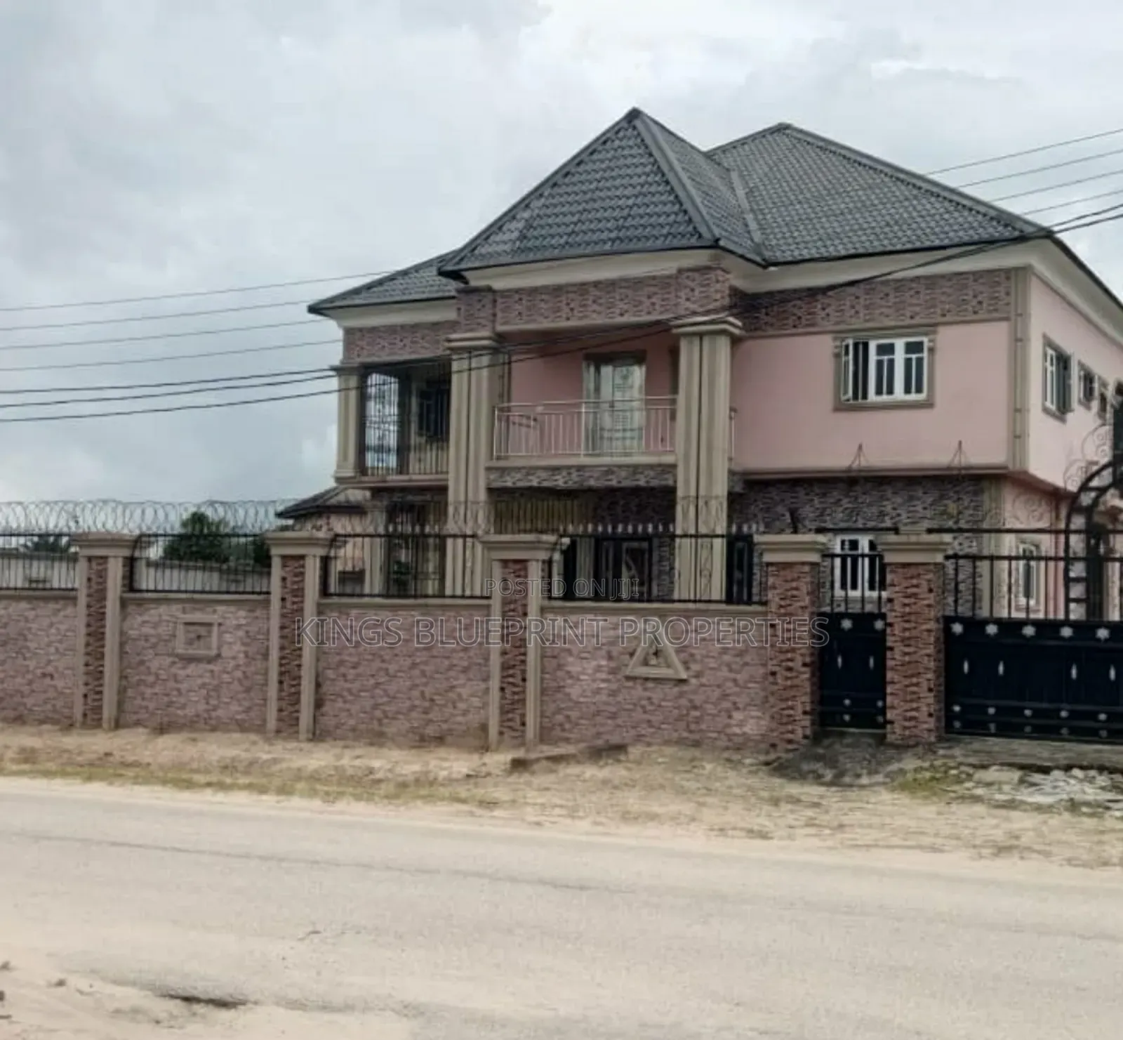 3bdrm Block of Flats in Dsc Township, Warri for sale