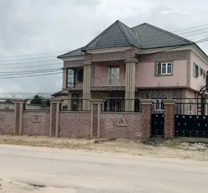 3bdrm Block of Flats in Dsc Township, Warri for sale