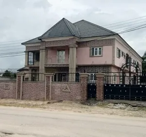 3bdrm Block of Flats in Dsc Township, Warri for sale