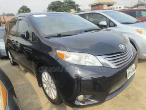 Toyota Sienna 2016 Black