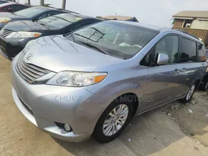 Toyota Sienna XLE 8 Passenger 2012 Blue