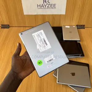 Apple iPad Pro 9.7 (2016) 128 GB Gray