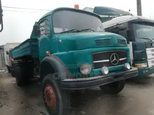 Mercedes-Benz 2000 Green