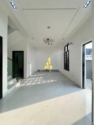 Decent 4 Bed Semidetached In A Secure Estste