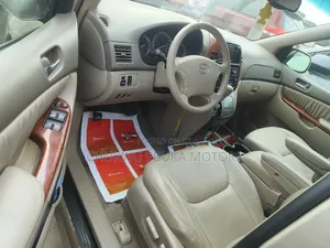 Toyota Sienna XLE AWD 2005 Gold