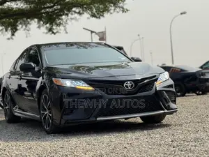 Toyota Camry SE FWD 2020 Black