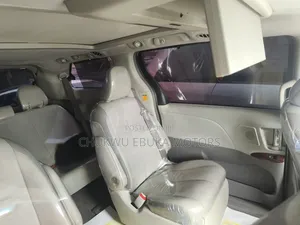 Toyota Sienna Limited 7 Passenger 2012 Blue