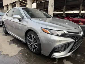 Toyota Camry 2018 Silver