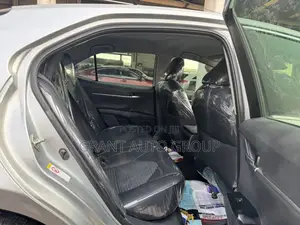 Toyota Camry 2018 Silver