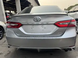 Toyota Camry 2018 Silver