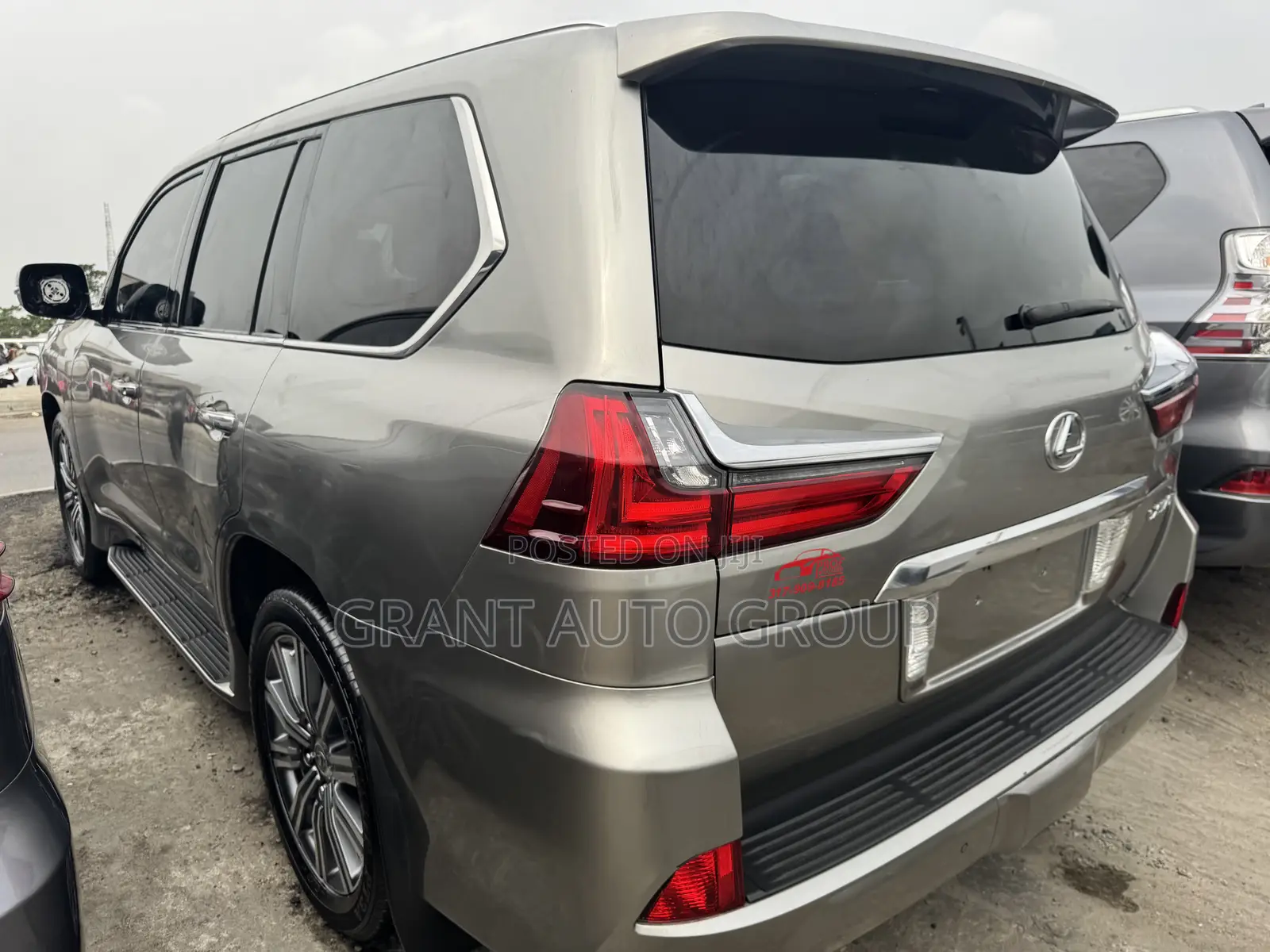 Lexus LX 570 AWD 2017 Gold