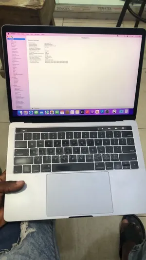 Laptop Apple MacBook Pro 2017 16GB Intel Core I7 SSD 256GB
