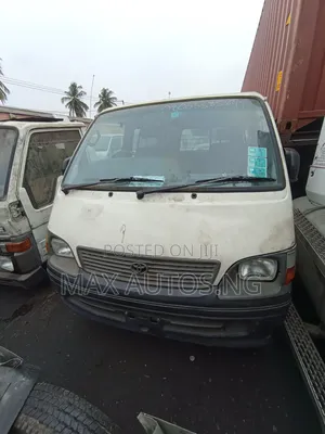 Toyota HiAce 2004 White