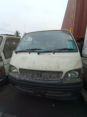 Toyota HiAce 2004 White