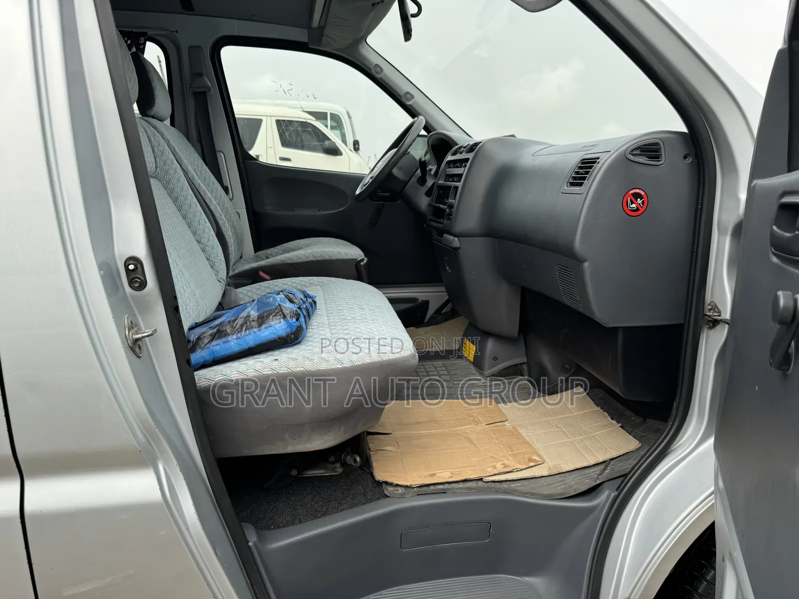 Toyota HiAce 2005 Silver