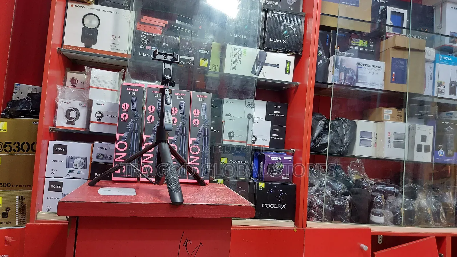 L16 Selfie Stick