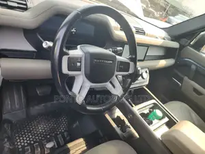 Land Rover Defender 2021