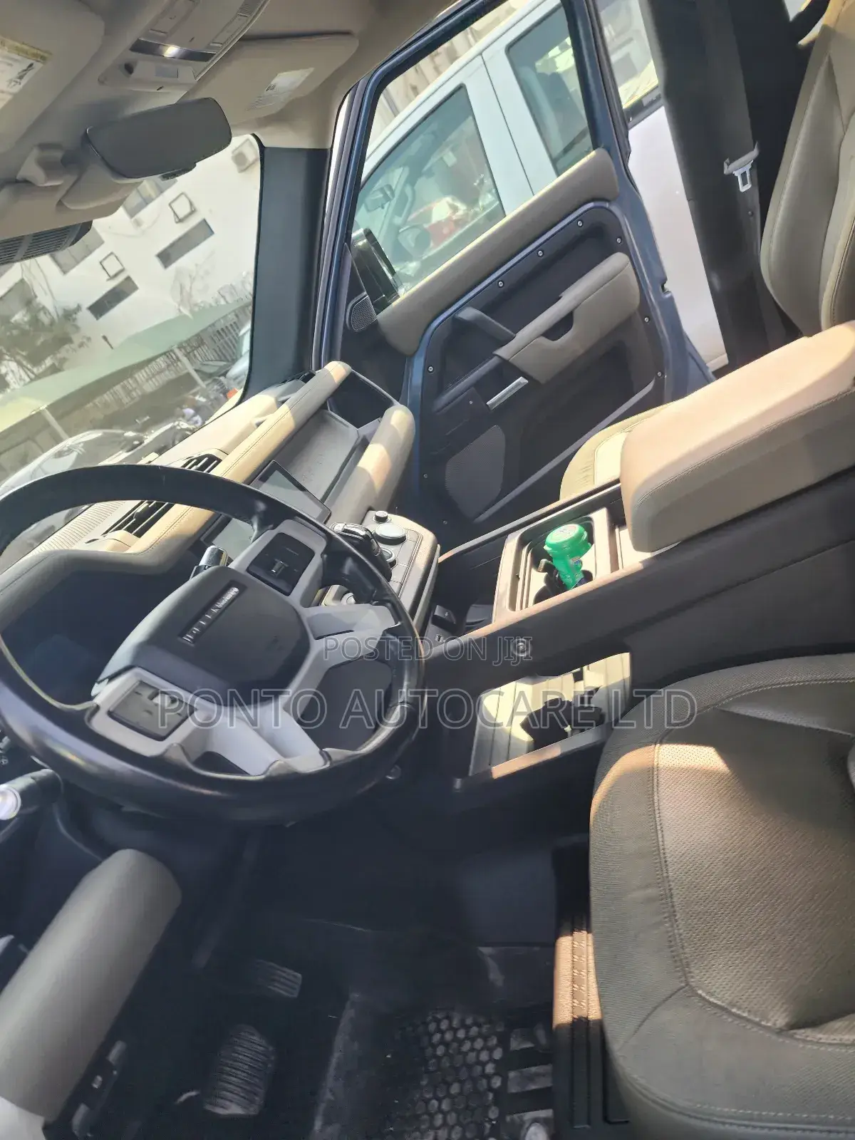 Land Rover Defender 2021