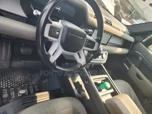 Land Rover Defender 2021