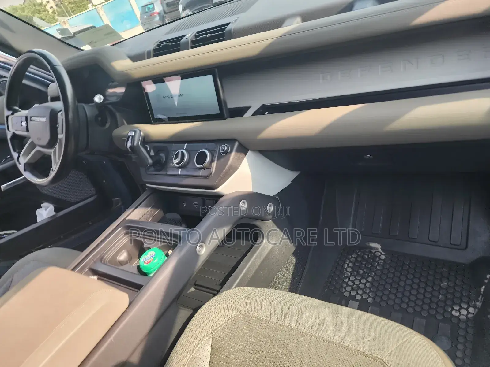 Land Rover Defender 2021
