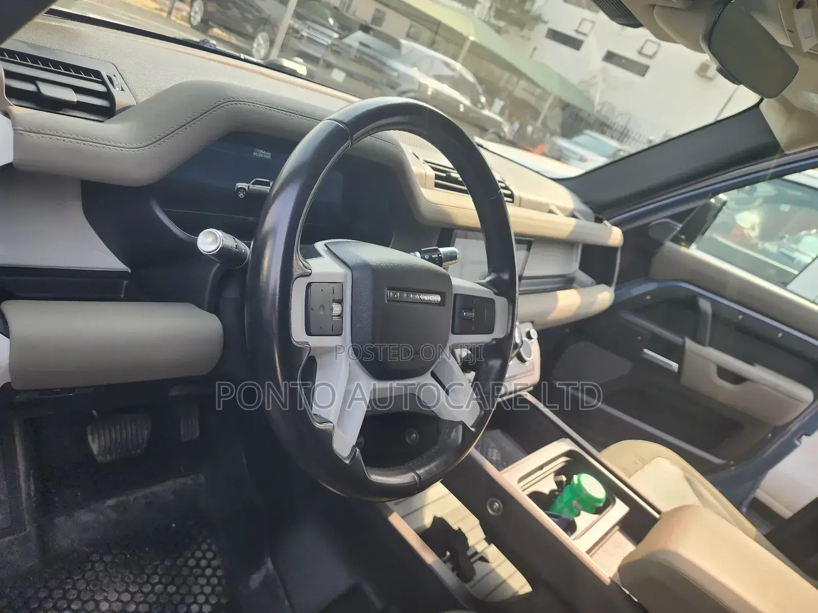 Land Rover Defender 2021