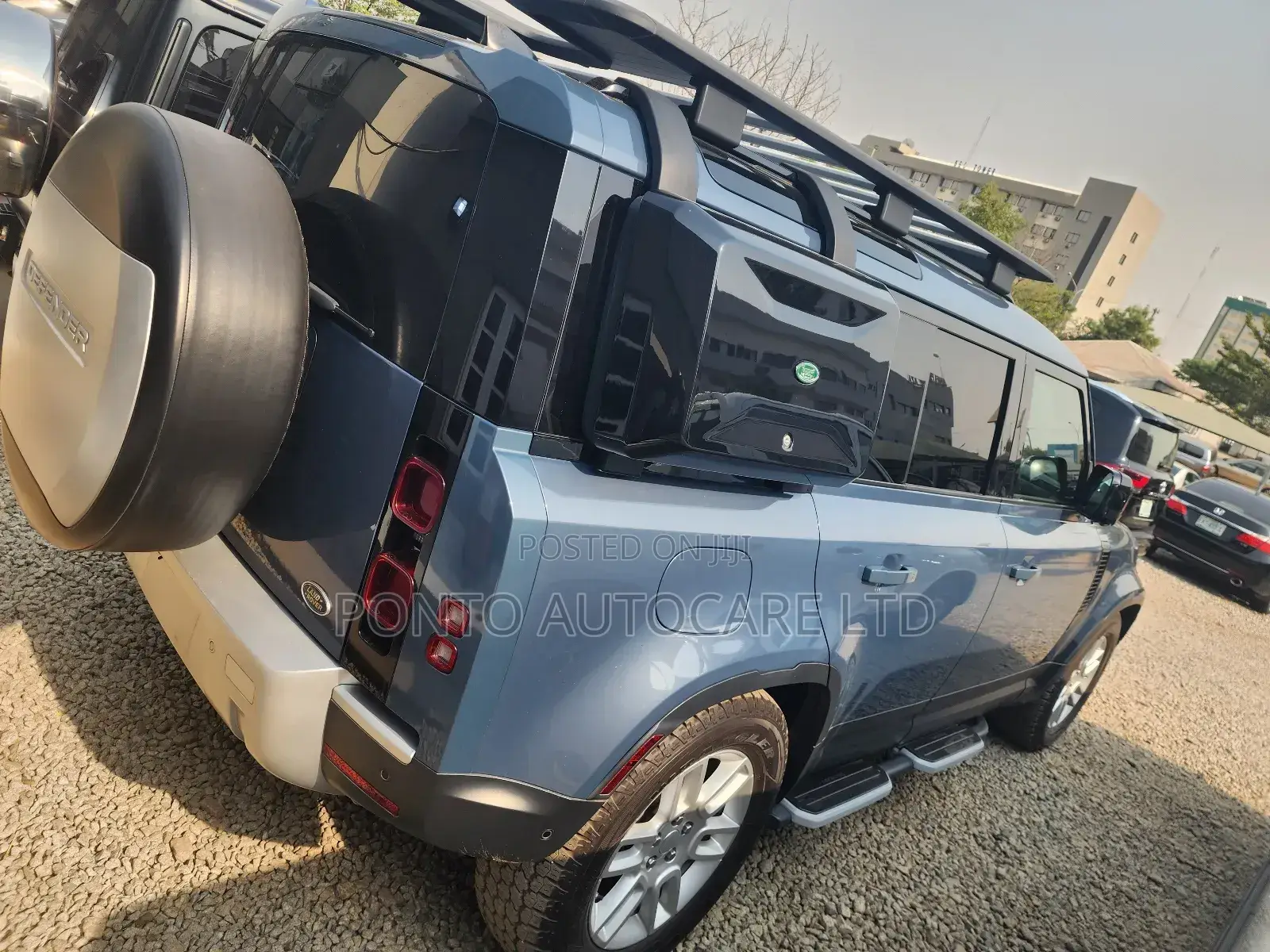Land Rover Defender 2021