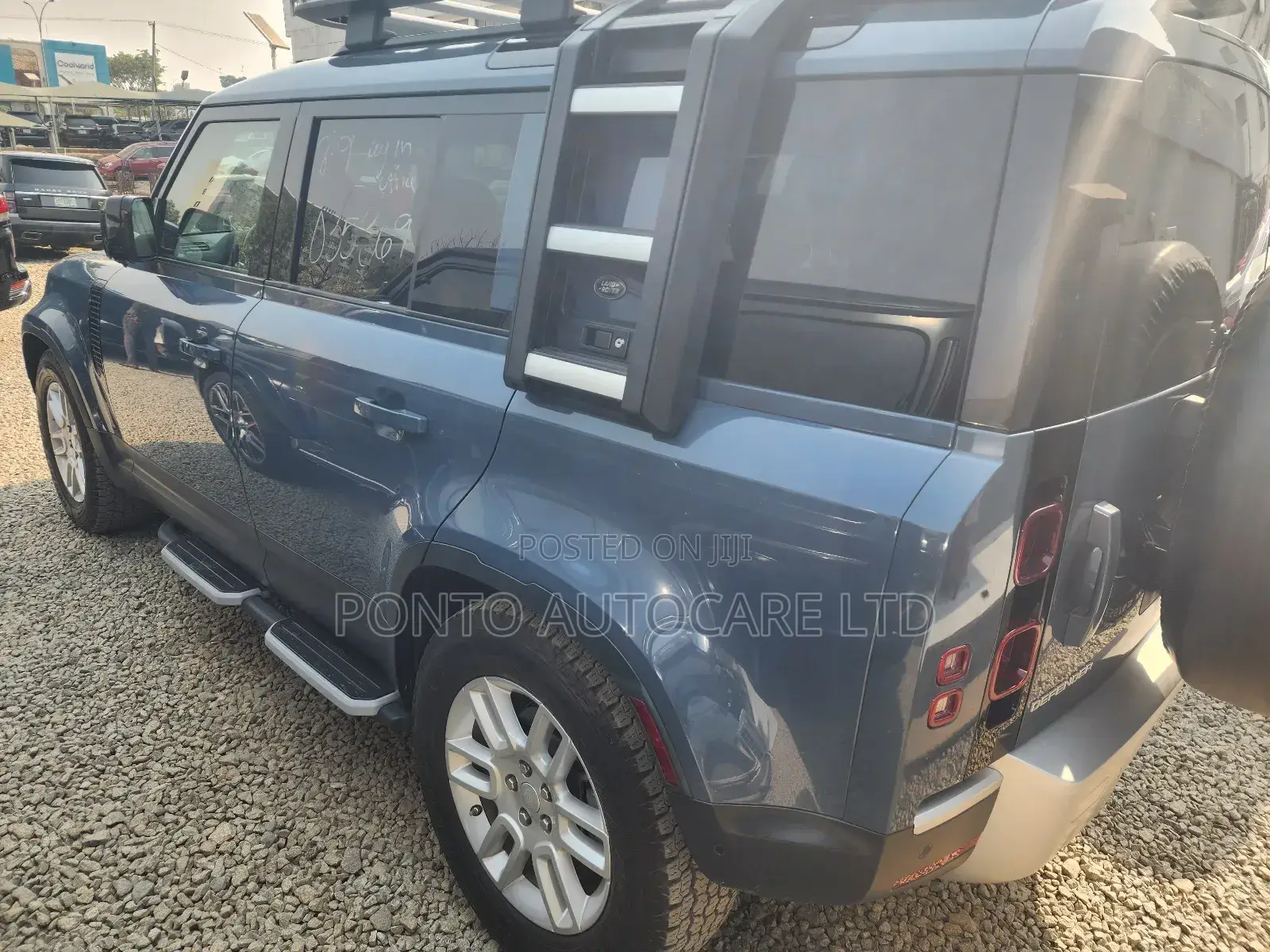 Land Rover Defender 2021