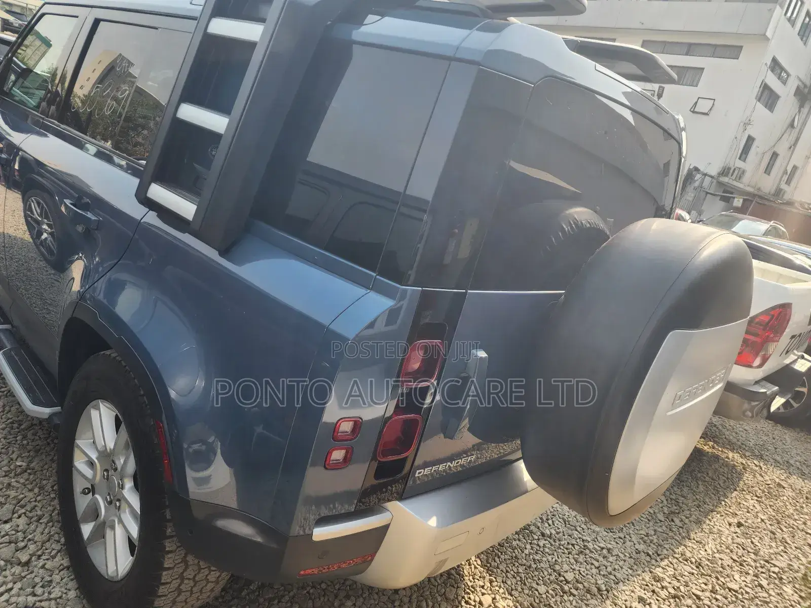 Land Rover Defender 2021