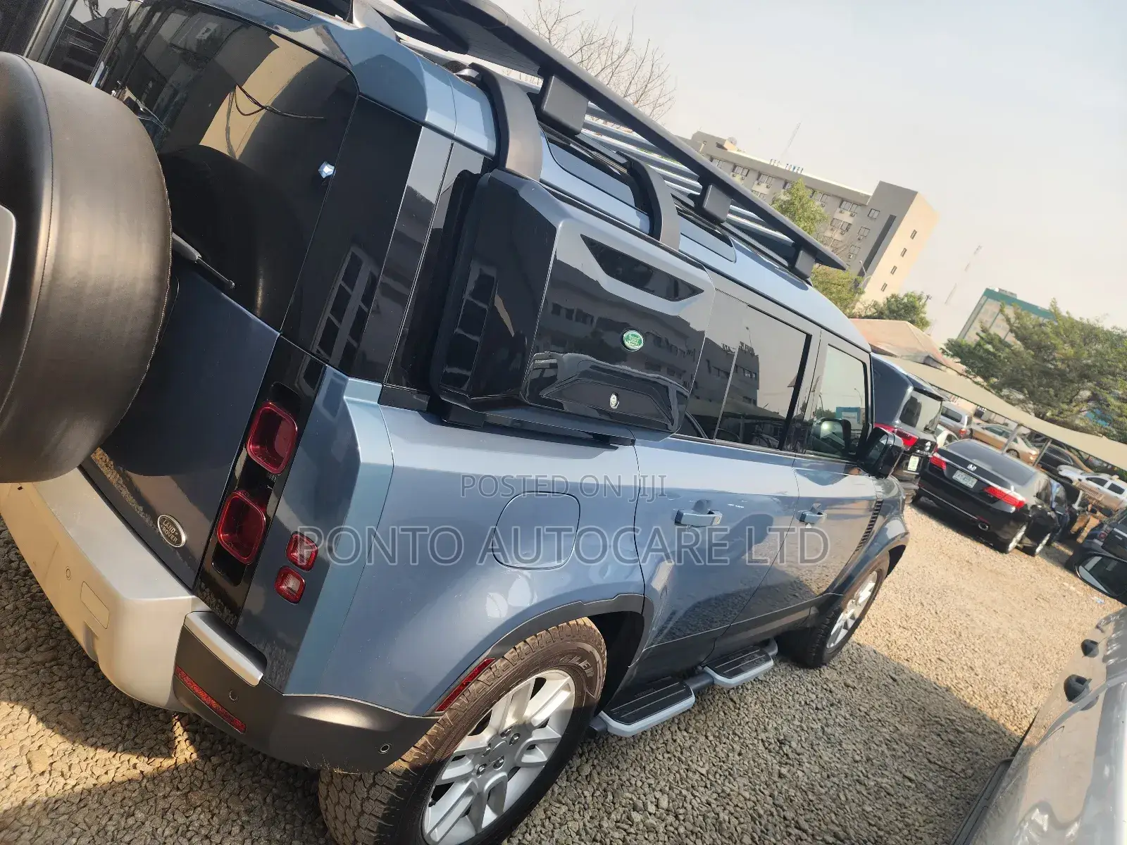 Land Rover Defender 2021