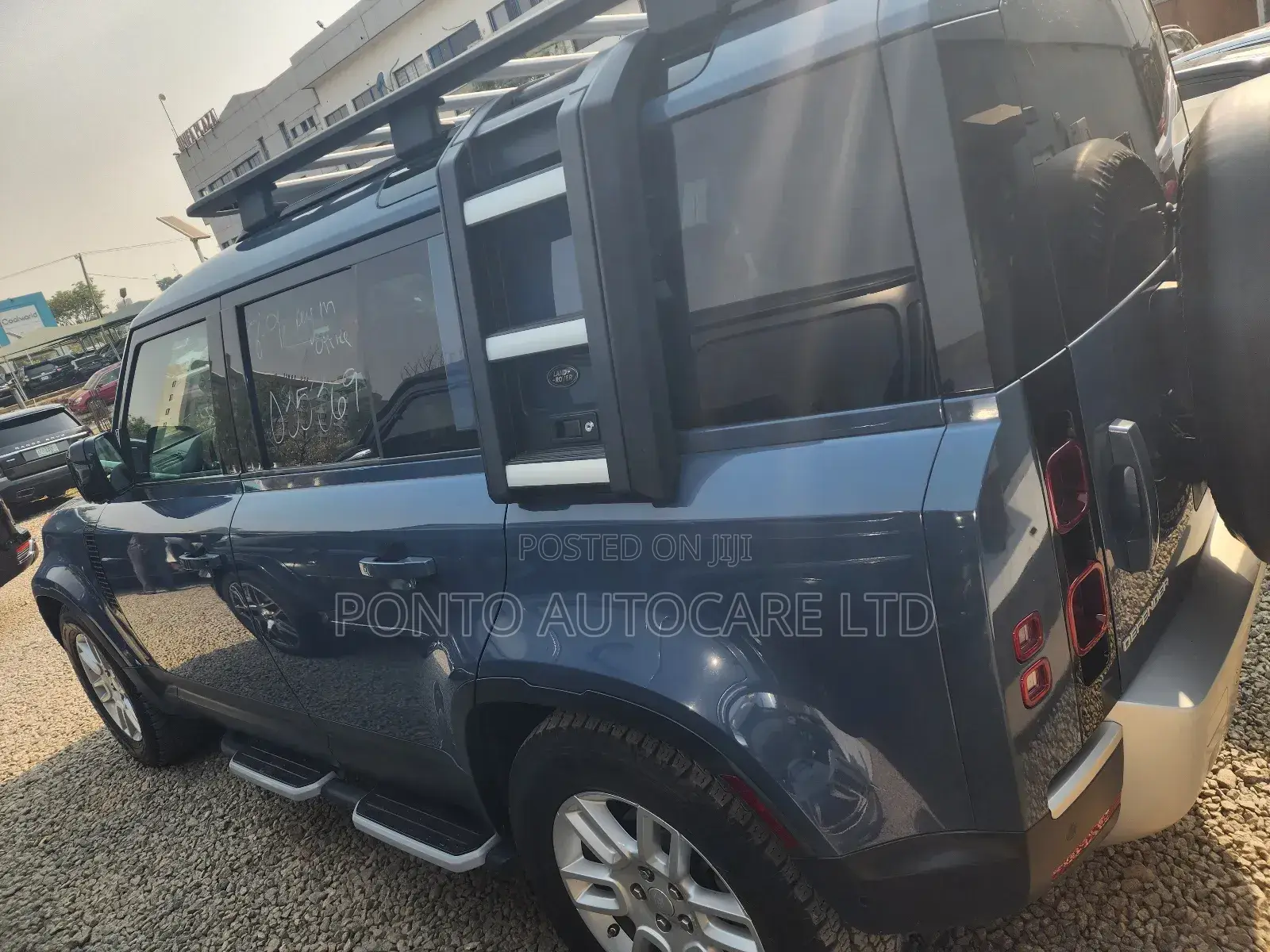 Land Rover Defender 2021