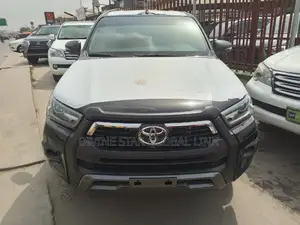 New Toyota Hilux 2023 Black