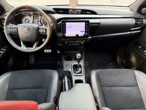 New Toyota Hilux 2023 Red