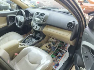 Toyota RAV4 2.5 2011 Brown