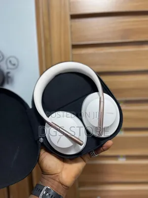 Bose NC 700 Bluetooth Headphone Used