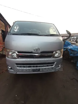 Toyota HiAce 2012 Silver