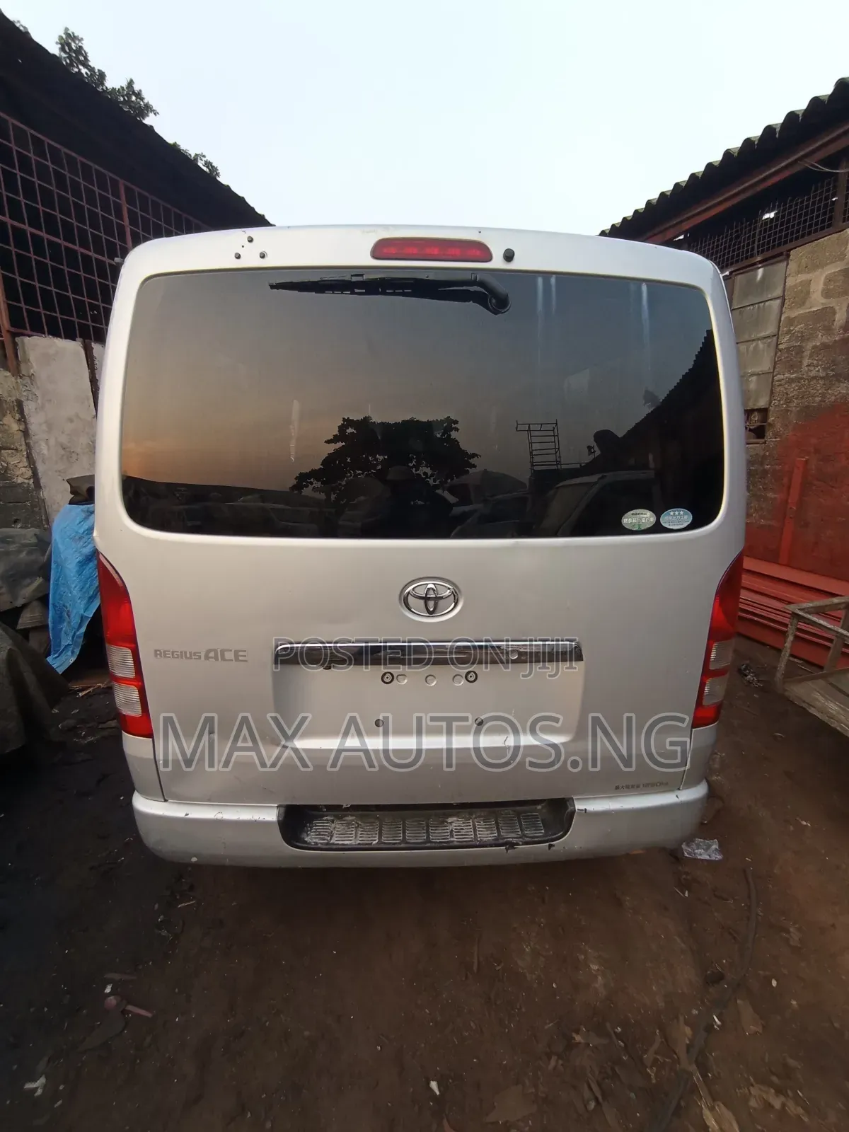 Toyota HiAce 2012 Silver