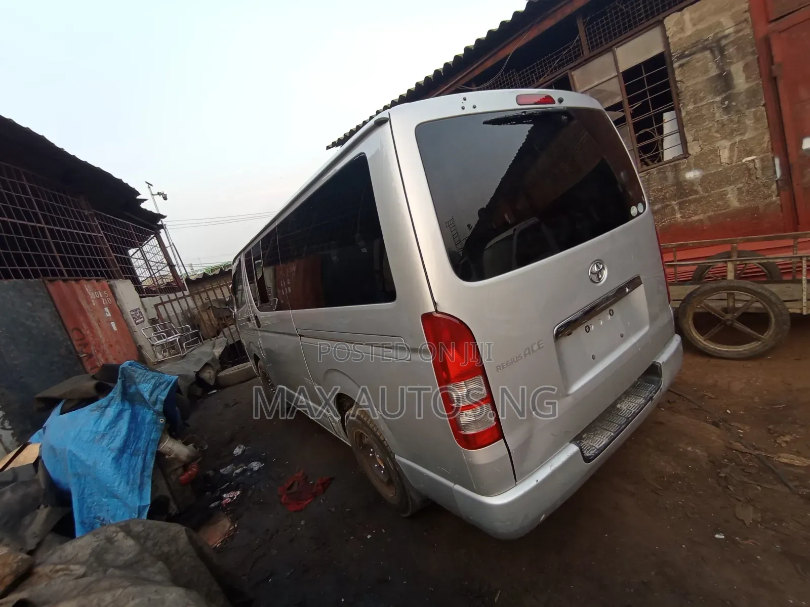 Toyota HiAce 2012 Silver