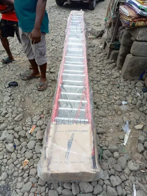18*2 Heavy Duty Fiberglass Ladder