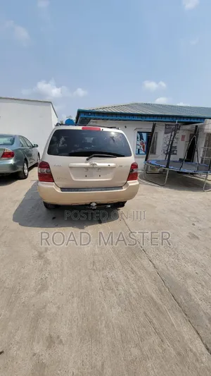 Toyota Highlander 2005 Gold