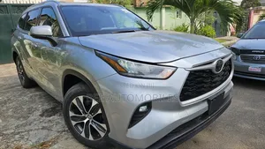 Toyota Highlander XLE FWD 2020 Blue