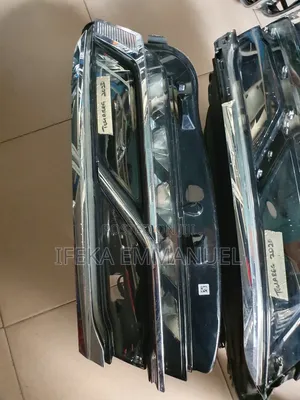Headlights Volkswagen Touareg 2020