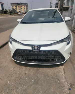 Toyota Corolla XLE 2020 White