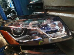 Headlights Audi Q5 2010