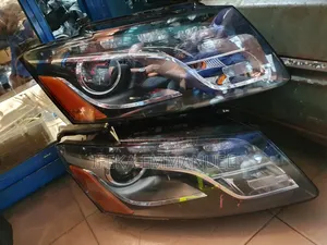 Headlights Audi Q5 2010