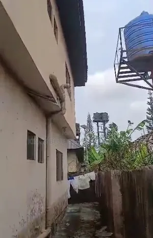 3bdrm Block of Flats in Ugbomro Warri for sale