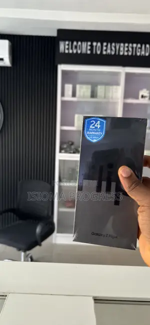 New Samsung Galaxy Z Flip4 256 GB Black