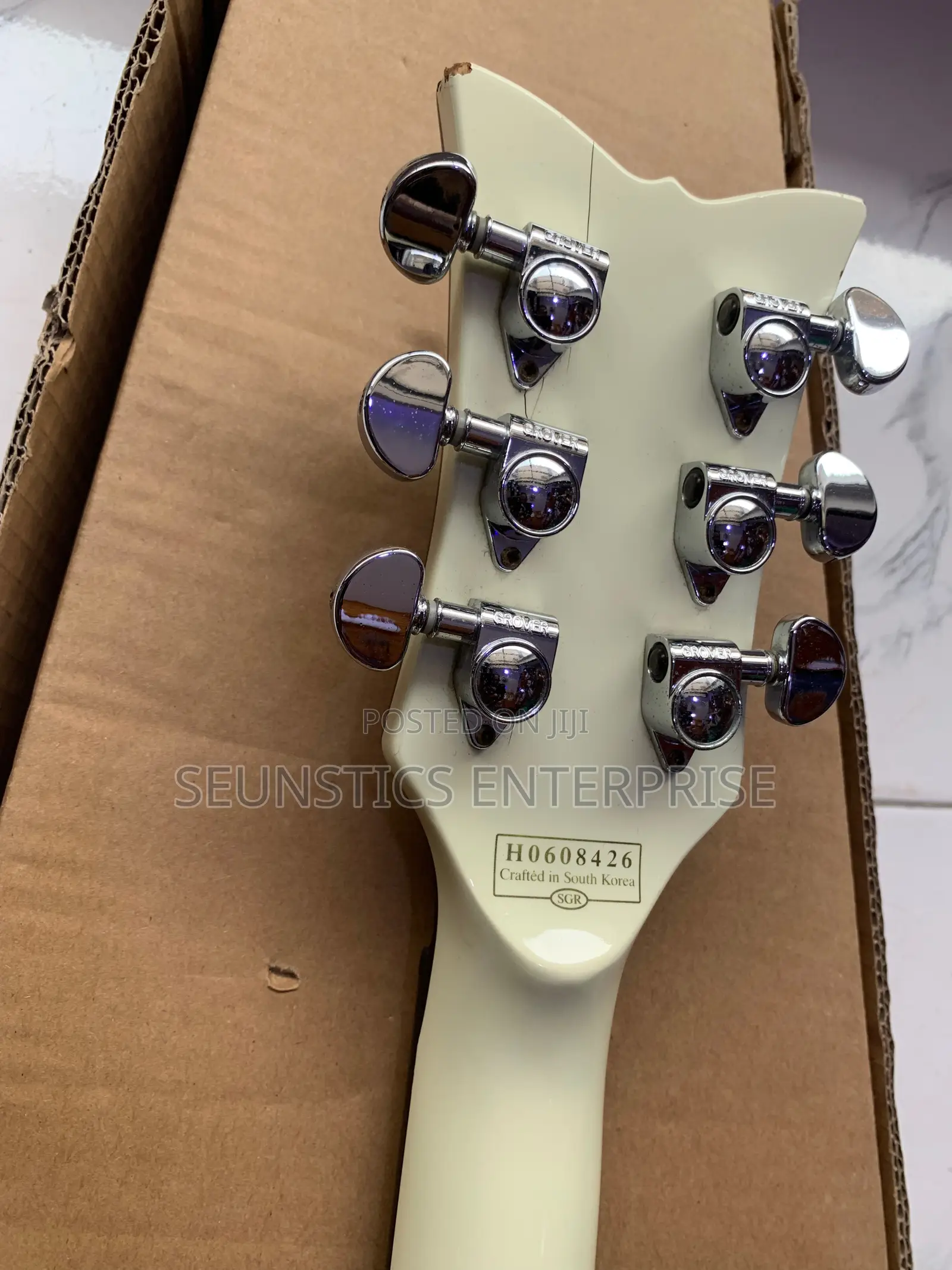 Quality Schecter Diamond Series Jazz Guitar
