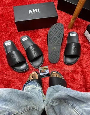 Back in Store Ami Sole Slide