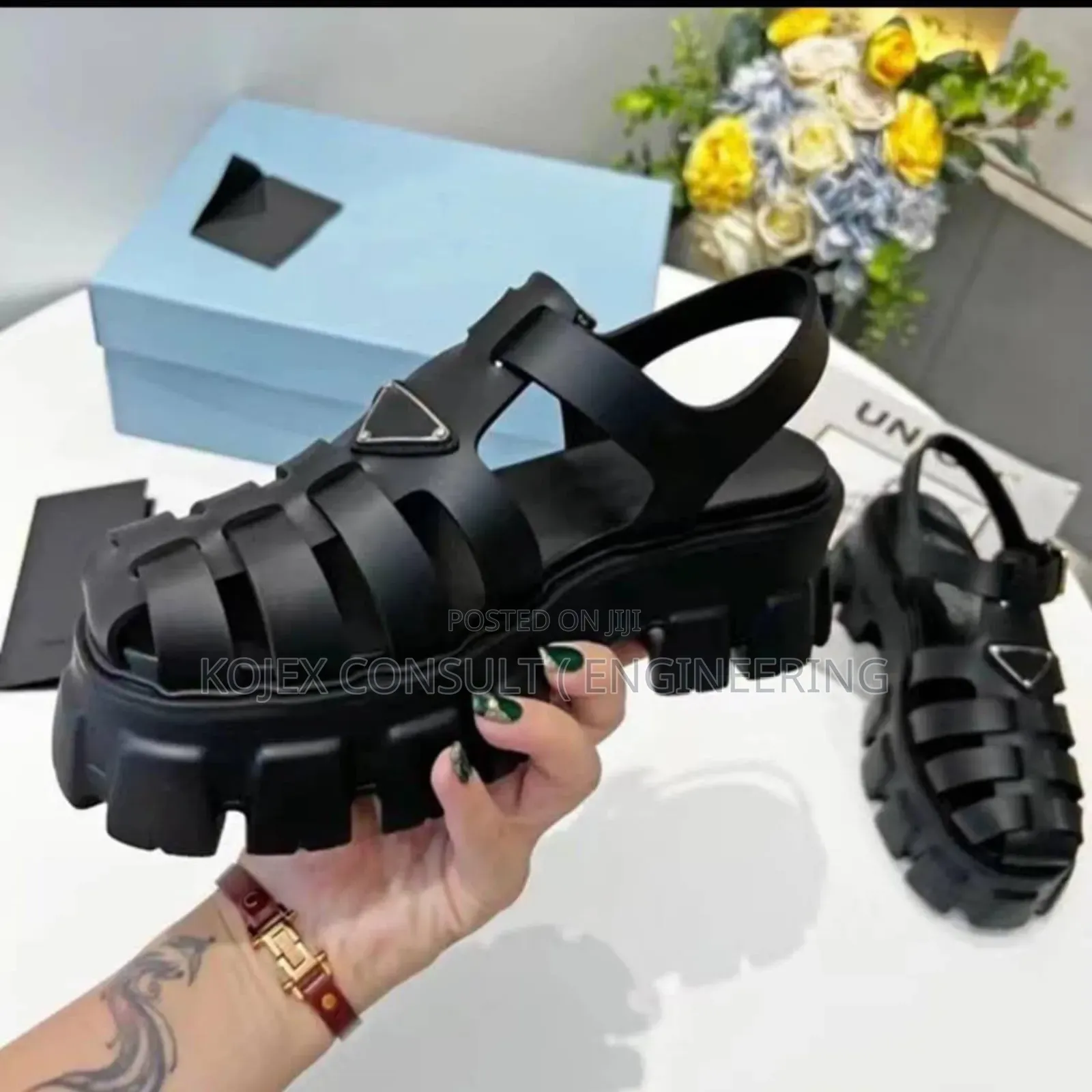 Female Black Comfy Sandals